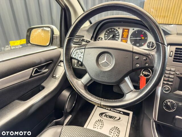 Мерседес Б-класс 2010 в Европе на Automoto.ua Белый Мерседес Б-класс, объемом двигателя 1 л и пробегом 242 тыс. км за 2640 $, фото 16 на Automoto.ua