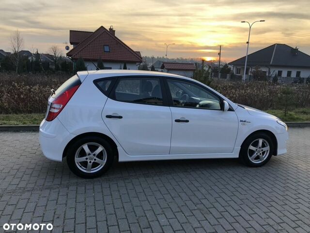 Хендай i30, об'ємом двигуна 1.4 л та пробігом 183 тис. км за 4082 $, фото 1 на Automoto.ua