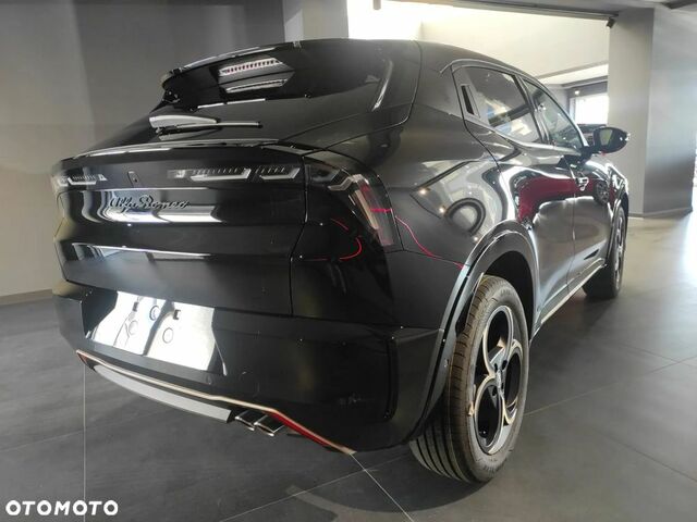 Альфа Ромео Джуниор 2025 в Европе на Automoto.ua Черный Альфа Ромео Джуниор, объемом двигателя 1 л и пробегом 6 тыс. км за 33681 $, фото 3 на Automoto.ua