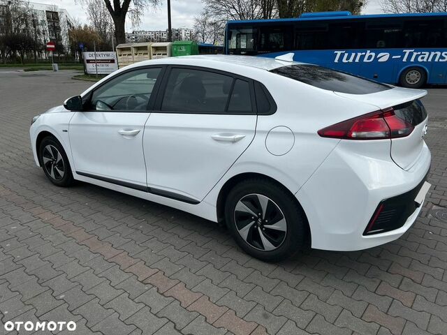 Хендай Ioniq, объемом двигателя 1.58 л и пробегом 262 тыс. км за 10043 $, фото 2 на Automoto.ua