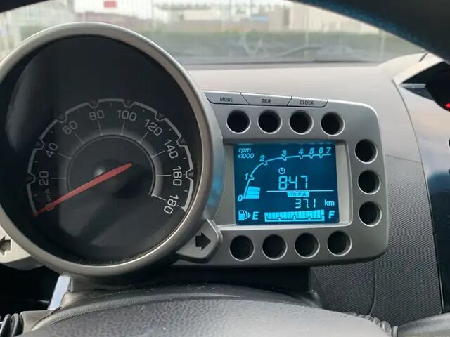 Шевроле Спарк 2012 в Европе на Automoto.ua Белый Шевроле Спарк, объемом двигателя 1 л и пробегом 365 тыс. км за 1577 $, фото 12 на Automoto.ua