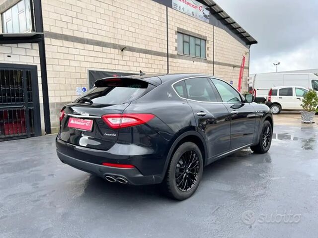 Мазераті Леванте 2018 у Європі на Automoto.ua Чорний Мазераті Леванте, об'ємом двигуна 0 л та пробігом 89 тис. км за 58354 $, фото 6 на Automoto.ua