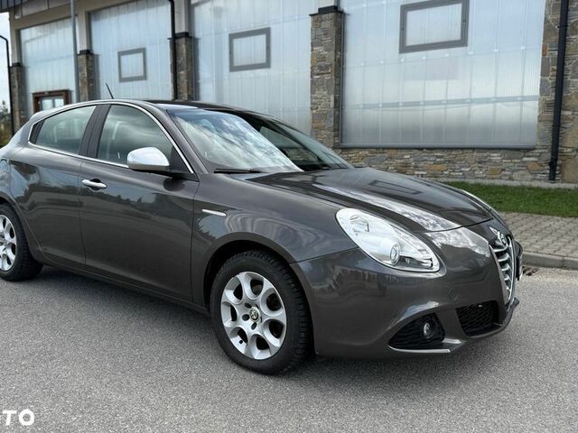 Альфа Ромео Giulietta 2012 у Європі на Automoto.ua Сірий Альфа Ромео Giulietta, об'ємом двигуна 1 л та пробігом 148 тис. км за 5691 $, фото 6 на Automoto.ua