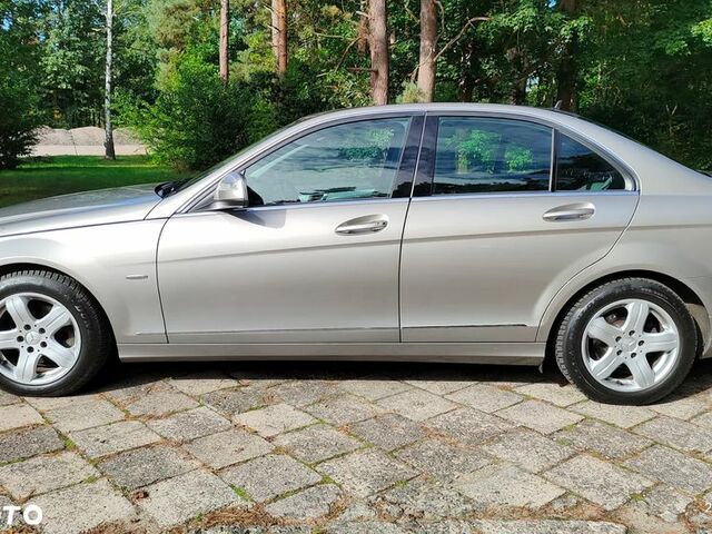 Мерседес Ц-Клас 2007 у Європі на Automoto.ua Сірий Мерседес Ц-Клас, об'ємом двигуна 1 л та пробігом 110 тис. км за 8451 $, фото 12 на Automoto.ua