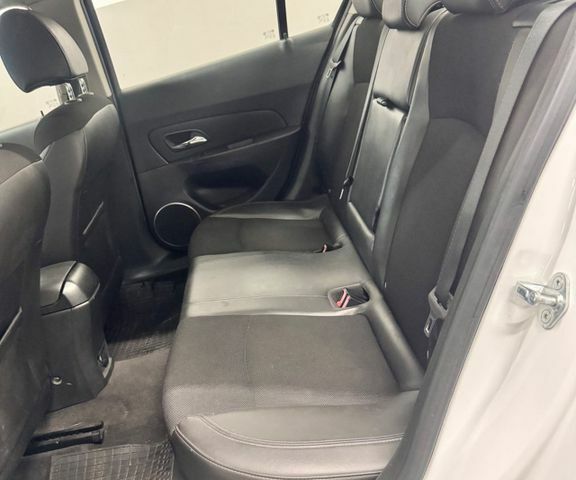 Шевроле Круз 2014 в Европе на Automoto.ua Белый Шевроле Круз, объемом двигателя 1.69 л и пробегом 220 тыс. км за 4673 $, фото 12 на Automoto.ua