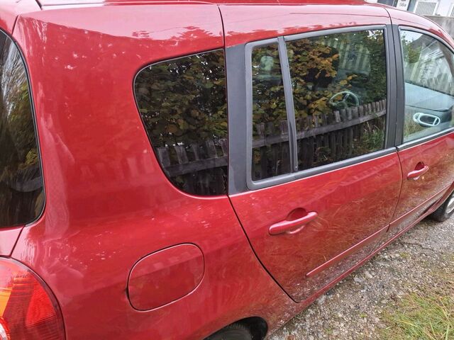 Рено Grand Modus 2008 в Европе на Automoto.ua Красный Рено Grand Modus, объемом двигателя 0 л и пробегом 18 тыс. км за 1500 $, фото 4 на Automoto.ua