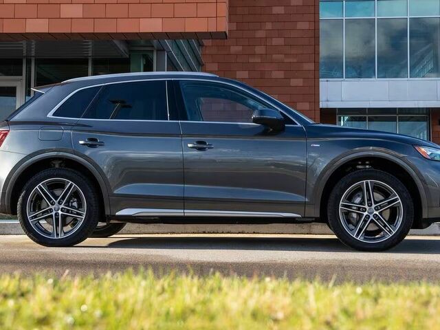 Дізнатись параметри позашляховика Audi Q5 2024