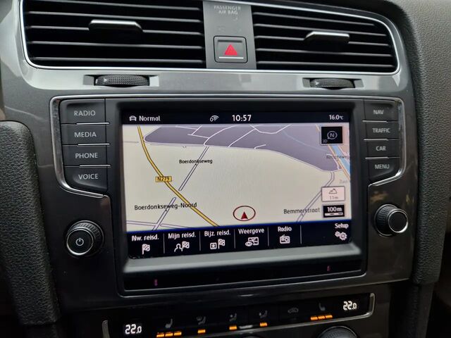 Фольксваген e-Golf 2016 у Європі на Automoto.ua Синій Фольксваген e-Golf, об'ємом двигуна 0 л та пробігом 98 тис. км за 9450 $, фото 9 на Automoto.ua