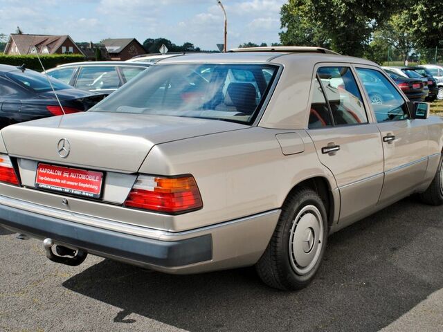 Мерседес 200 1989 в Европе на Automoto.ua Серебряный Мерседес 200, объемом двигателя 2 л и пробегом 270 тыс. км за 8530 $, фото 4 на Automoto.ua