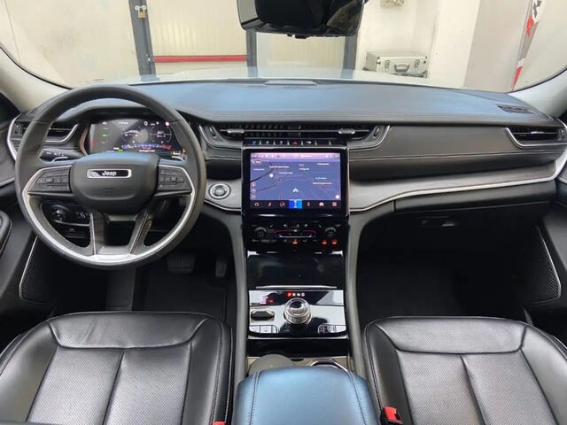 Джип Гранд Чероки 2023 в Европе на Automoto.ua Серый Джип Гранд Чероки, объемом двигателя 2 л и пробегом 29 тыс. км за 65386 $, фото 4 на Automoto.ua