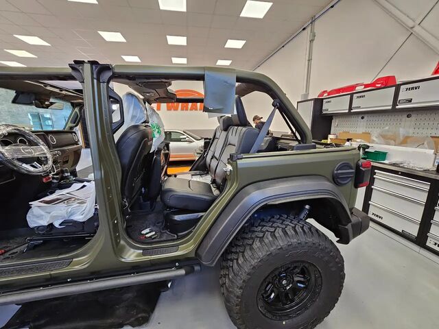 Джип Вранглер 2021 в Европе на Automoto.ua Белый Джип Вранглер, объемом двигателя 2 л и пробегом 112 тыс. км за 63995 $, фото 2 на Automoto.ua