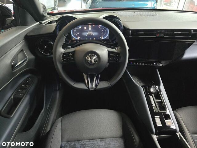 Альфа Ромео Джуниор 2025 в Европе на Automoto.ua Красный Альфа Ромео Джуниор, объемом двигателя 1 л и пробегом 1 тыс. км за 33657 $, фото 16 на Automoto.ua