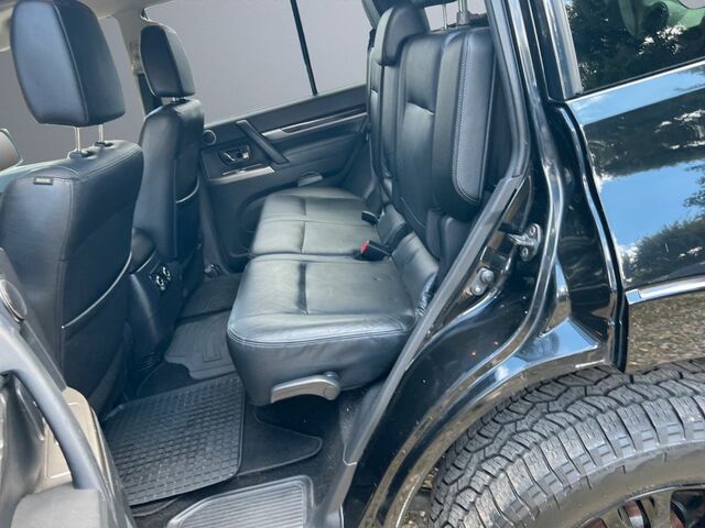 Міцубісі Паджеро 2016 у Європі на Automoto.ua Чорний Міцубісі Паджеро, об'ємом двигуна 3.2 л та пробігом 175 тис. км за 29117 $, фото 11 на Automoto.ua