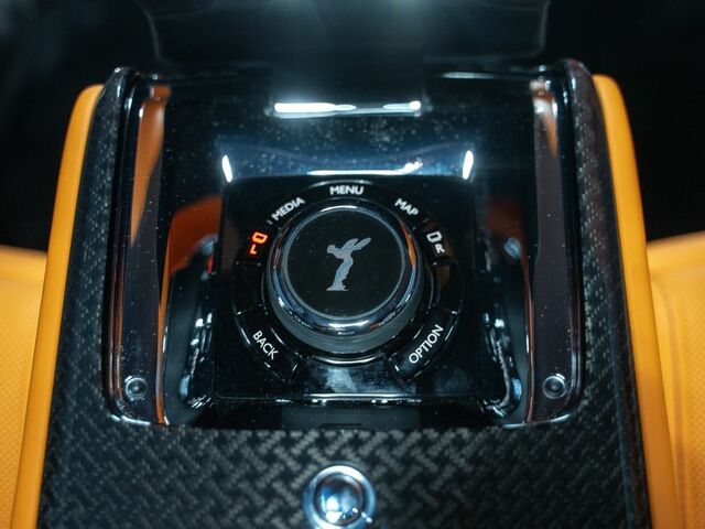 Черный Ролс Ройс Cullinan, объемом двигателя 6.75 л и пробегом 50 тыс. км за 624220 $, фото 14 на Automoto.ua