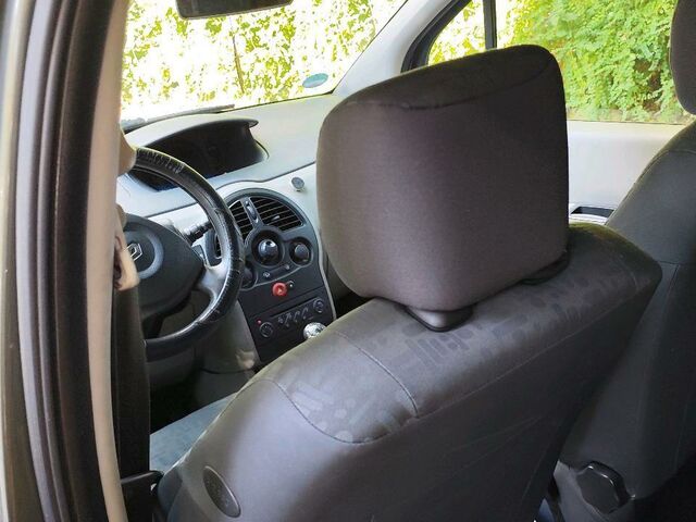 Рено Модус 2025 в Европе на Automoto.ua Коричневый Рено Модус, объемом двигателя 0 л и пробегом 168 тыс. км за 500 $, фото 6 на Automoto.ua