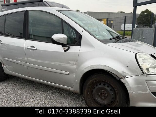 Рено Модус 2008 у Європі на Automoto.ua Срібний Рено Модус, об'ємом двигуна 1.6 л та пробігом 80 тис. км за 1751 $, фото 6 на Automoto.ua