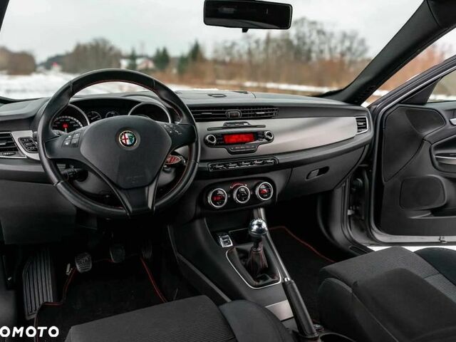 Альфа Ромео Giulietta, об'ємом двигуна 1.96 л та пробігом 215 тис. км за 6026 $, фото 29 на Automoto.ua