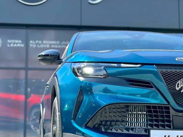 Альфа Ромео Джуниор 2025 в Европе на Automoto.ua Синий Альфа Ромео Джуниор, объемом двигателя 1 л и пробегом 2 тыс. км за 31453 $, фото 1 на Automoto.ua