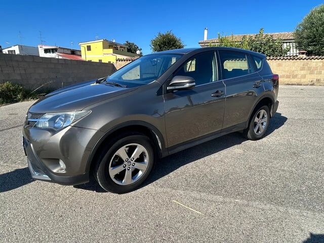 Тойота РАВ 4 2015 в Европе на Automoto.ua Тойота РАВ 4, объемом двигателя 2.23 л и пробегом 180 тыс. км за 12679 $, фото 10 на Automoto.ua