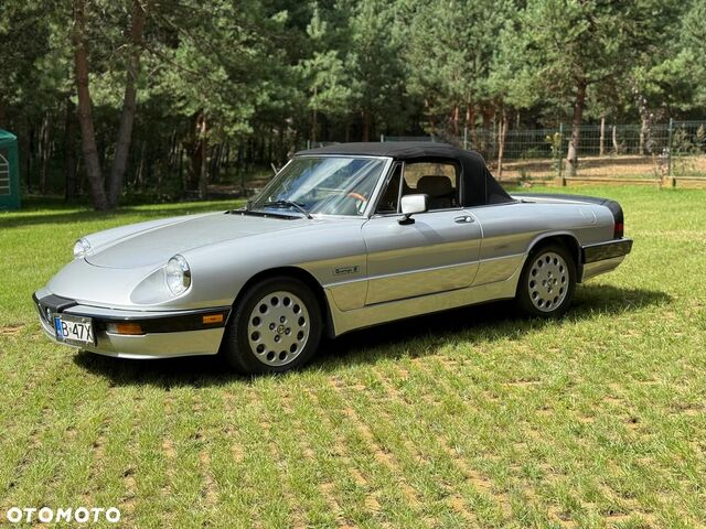 Альфа Ромео Спайдер 1988 в Европе на Automoto.ua Серый Альфа Ромео Спайдер, объемом двигателя 1 л и пробегом 34 тыс. км за 14286 $, фото 7 на Automoto.ua