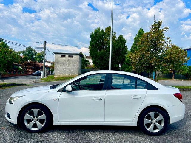 Шевроле Круз 2010 в Европе на Automoto.ua Белый Шевроле Круз, объемом двигателя 1.99 л и пробегом 195 тыс. км за 3500 $, фото 1 на Automoto.ua