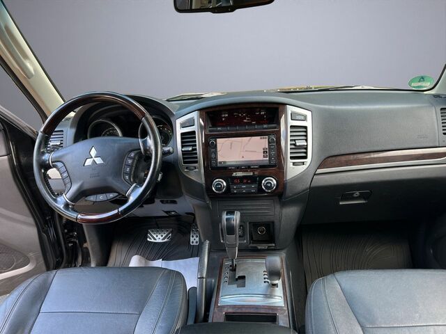 Міцубісі Паджеро 2016 у Європі на Automoto.ua Чорний Міцубісі Паджеро, об'ємом двигуна 3.2 л та пробігом 175 тис. км за 29117 $, фото 12 на Automoto.ua