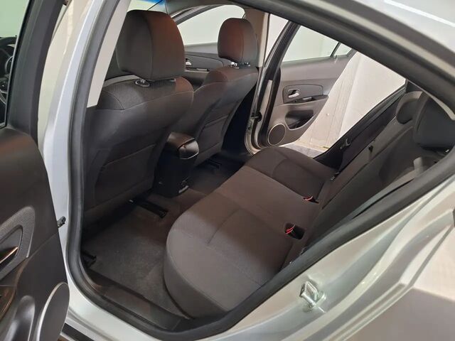 Шевроле Круз 2012 в Европе на Automoto.ua Серебряный Шевроле Круз, объемом двигателя 1.8 л и пробегом 165 тыс. км за 4078 $, фото 2 на Automoto.ua