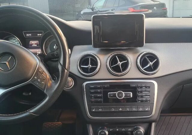 Мерседес ГЛА-Клас 2015 у Європі на Automoto.ua Чорний Мерседес ГЛА-Клас, об'ємом двигуна 2.14 л та пробігом 180 тис. км за 15255 $, фото 10 на Automoto.ua