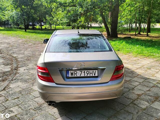 Мерседес Ц-Клас 2007 у Європі на Automoto.ua Сірий Мерседес Ц-Клас, об'ємом двигуна 1 л та пробігом 110 тис. км за 8451 $, фото 6 на Automoto.ua