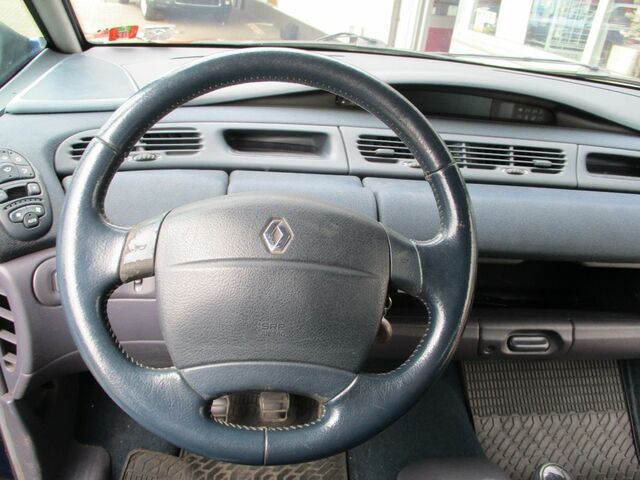 Рено Гранд Еспейс 2002 у Європі на Automoto.ua Синій Рено Гранд Еспейс, об'ємом двигуна 2 л та пробігом 330 тис. км за 2184 $, фото 13 на Automoto.ua