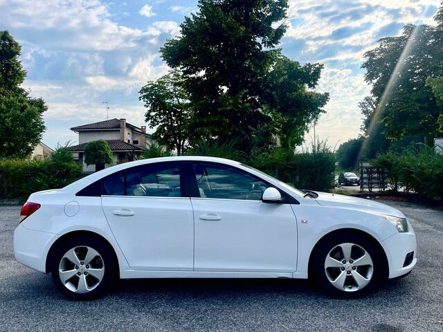 Шевроле Круз 2010 в Европе на Automoto.ua Белый Шевроле Круз, объемом двигателя 1.99 л и пробегом 195 тыс. км за 3500 $, фото 6 на Automoto.ua