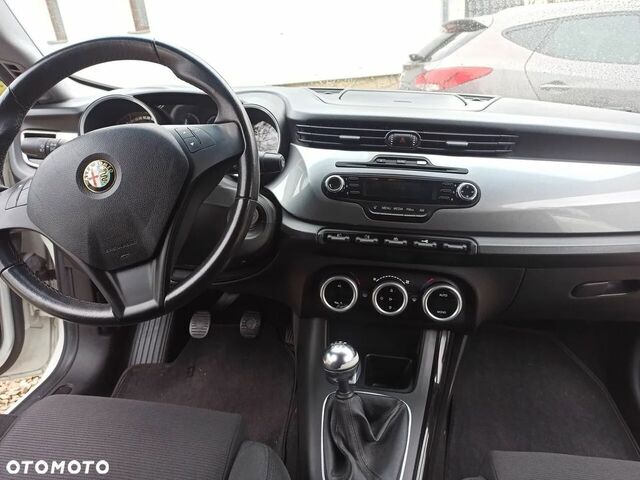 Альфа Ромео Giulietta, об'ємом двигуна 1.37 л та пробігом 125 тис. км за 7970 $, фото 14 на Automoto.ua