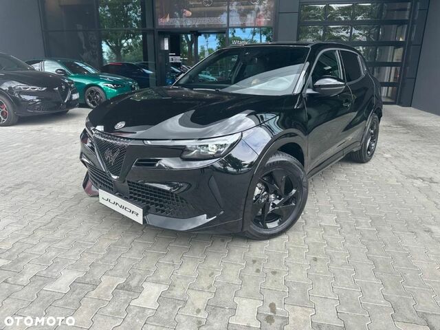 Альфа Ромео Джуниор 2025 в Европе на Automoto.ua Черный Альфа Ромео Джуниор, объемом двигателя 1 л и пробегом 1 тыс. км за 30243 $, фото 2 на Automoto.ua