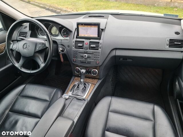 Мерседес Ц-Класс 2009 в Европе на Automoto.ua Белый Мерседес Ц-Класс, объемом двигателя 1 л и пробегом 213 тыс. км за 37900 $, фото 39 на Automoto.ua