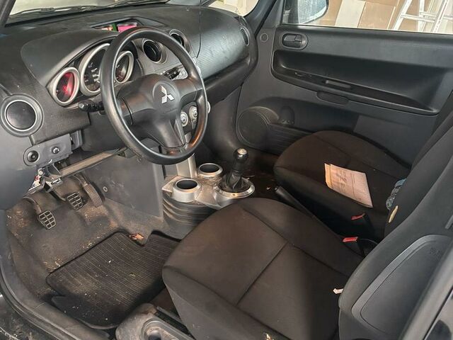 Мицубиси Кольт 2007 в Европе на Automoto.ua Черный Мицубиси Кольт, объемом двигателя 0 л и пробегом 136 тыс. км за 850 $, фото 5 на Automoto.ua