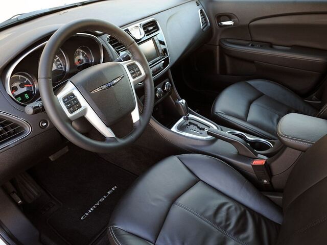 Крайслер 200, Седан 2011 - н.в. Sedan 2,4 i (173)