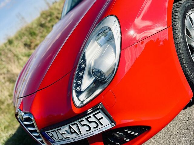 Альфа Ромео Giulietta 2012 у Європі на Automoto.ua Червоний Альфа Ромео Giulietta, об'ємом двигуна 1 л та пробігом 146 тис. км за 7482 $, фото 8 на Automoto.ua