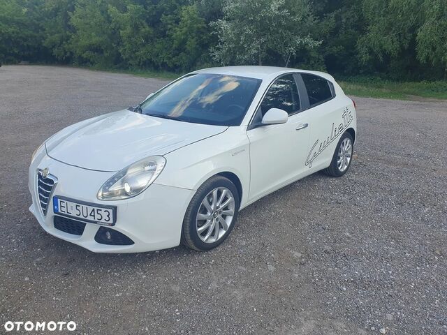 Альфа Ромео Джульетта 2010 в Европе на Automoto.ua Белый Альфа Ромео Джульетта, объемом двигателя 1 л и пробегом 176 тыс. км за 6901 $, фото 1 на Automoto.ua