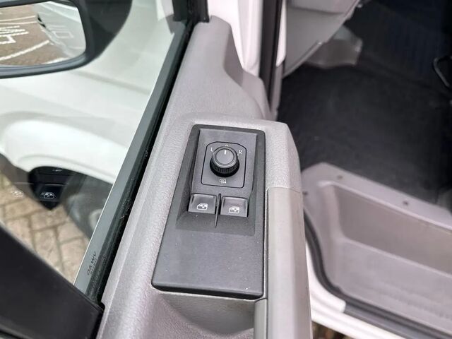 Фольксваген Крафтер 2021 в Европе на Automoto.ua Белый Фольксваген Крафтер, объемом двигателя 1.97 л и пробегом 90 тыс. км за 30792 $, фото 14 на Automoto.ua