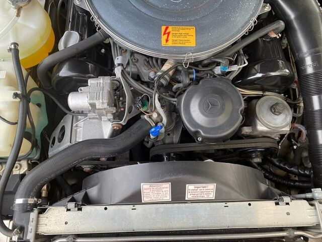 Сірий Мерседес СЛ 560, об'ємом двигуна 5.6 л та пробігом 148 тис. км за 49042 $, фото 19 на Automoto.ua