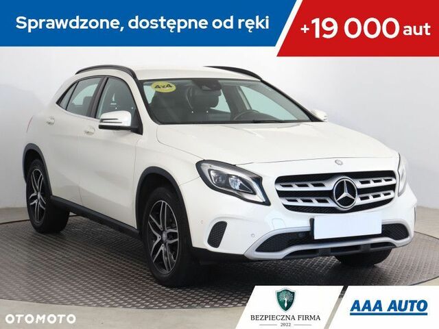 Мерседес ГЛА-Клас 2017 у Європі на Automoto.ua Білий Мерседес ГЛА-Клас, об'ємом двигуна 1 л та пробігом 160 тис. км за 19371 $, фото 1 на Automoto.ua