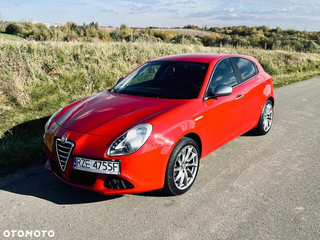 Альфа Ромео Giulietta 2012 у Європі на Automoto.ua Червоний Альфа Ромео Giulietta, об'ємом двигуна 1 л та пробігом 146 тис. км за 7482 $, фото 2 на Automoto.ua