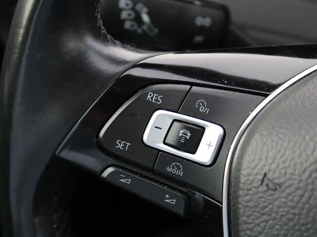 Фольксваген Гольф 2018 в Европе на Automoto.ua Белый Фольксваген Гольф, объемом двигателя 1 л и пробегом 93 тыс. км за 16297 $, фото 11 на Automoto.ua