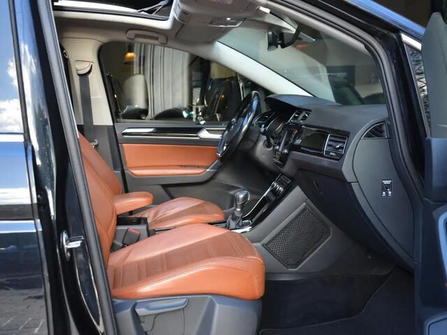 Фольксваген Туран 2017 у Європі на Automoto.ua Чорний Фольксваген Туран, об'ємом двигуна 1.4 л та пробігом 181 тис. км за 20909 $, фото 10 на Automoto.ua