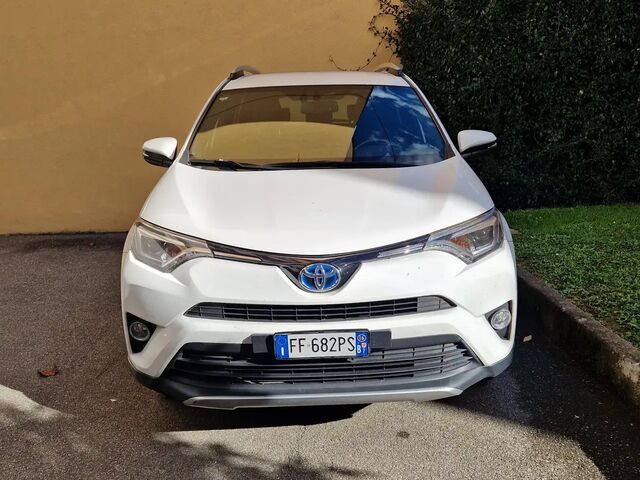Тойота РАВ 4 2016 в Европе на Automoto.ua Белый Тойота РАВ 4, объемом двигателя 2.49 л и пробегом 140 тыс. км за 20956 $, фото 1 на Automoto.ua