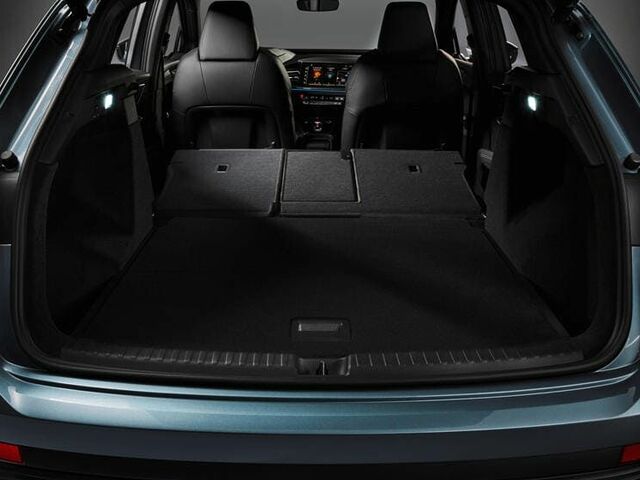 Вантажний простір електромобіля Audi Q4 e-tron 2024