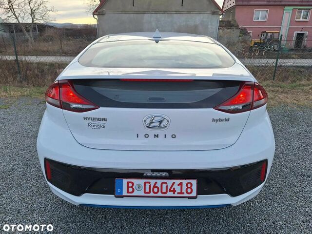 Хендай Ioniq, об'ємом двигуна 1.58 л та пробігом 129 тис. км за 16393 $, фото 12 на Automoto.ua