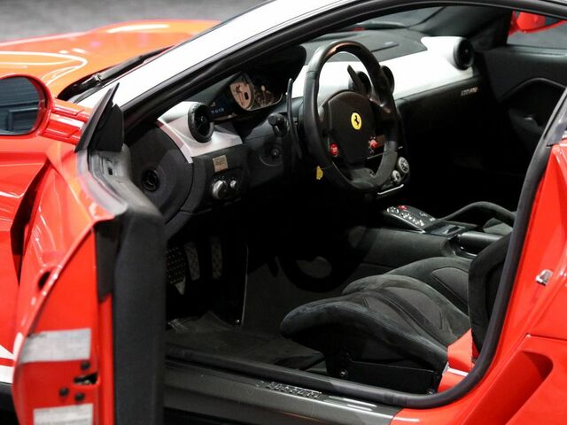Красный Феррари 599 GTB, объемом двигателя 6 л и пробегом 4 тыс. км за 514239 $, фото 8 на Automoto.ua