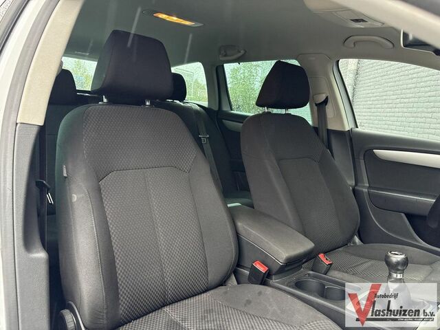 Фольксваген Пассат Варіант 2012 у Європі на Automoto.ua Сірий Фольксваген Пассат Варіант, об'ємом двигуна 1.6 л та пробігом 374 тис. км за 5258 $, фото 3 на Automoto.ua