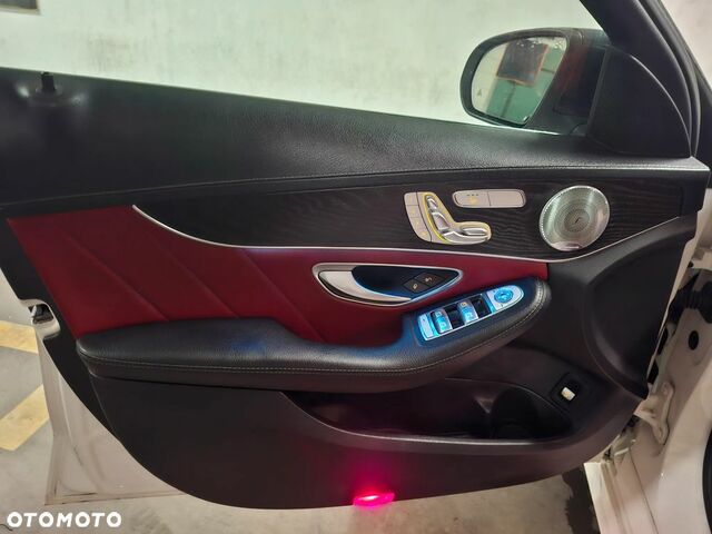 Мерседес Ц-Класс 2015 в Европе на Automoto.ua Белый Мерседес Ц-Класс, объемом двигателя 3 л и пробегом 191 тыс. км за 88900 $, фото 11 на Automoto.ua